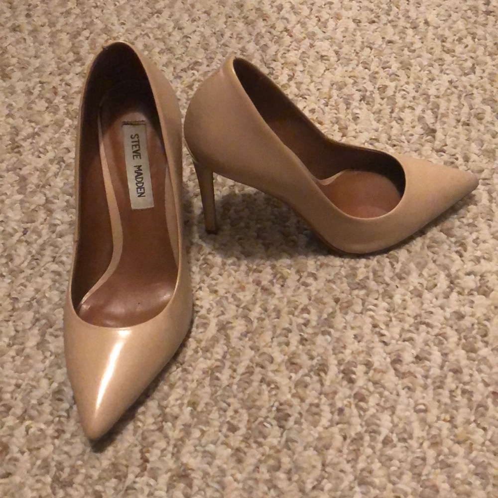 Steve Madden nude pumps